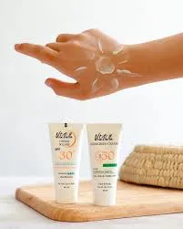 ضدآفتاب بی رنگ ویتابلا SPF30 مدل 02 مناسب انواع پوست حجم 40 میلی لیتر